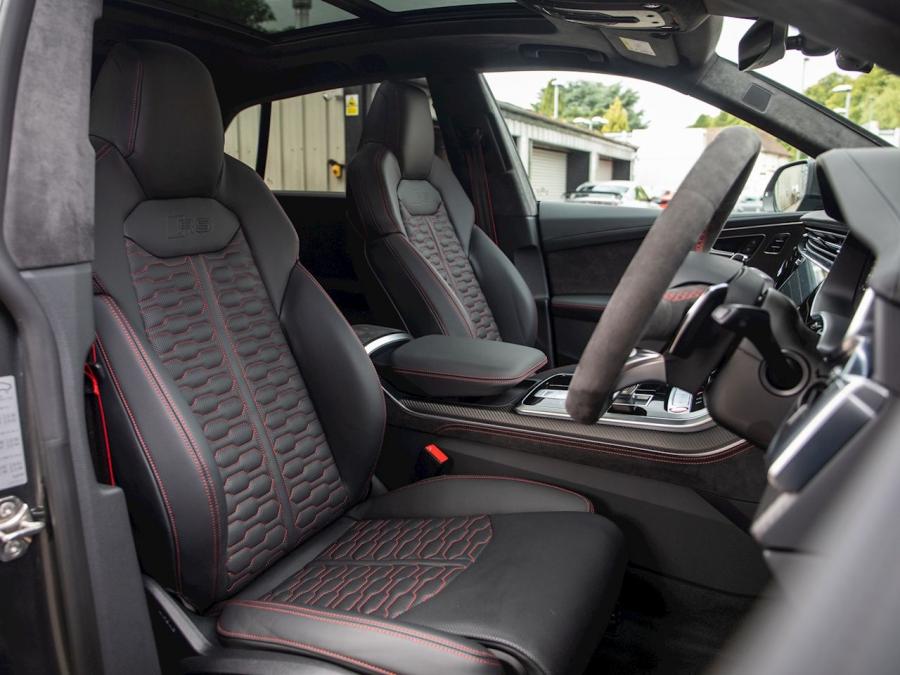 Интерьер Audi RS Q8 Vorsprung 2020 года  (UK) (фото 26 из 35)